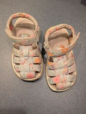 Kids Floral Canvas Sandals in Cream and Pink